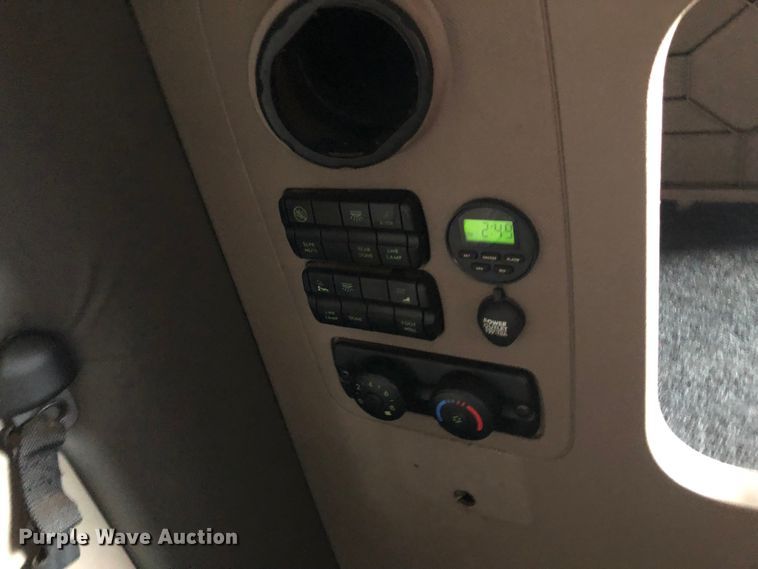 image for item DN2001 2015 Freightliner Cascadia 125  semi truck