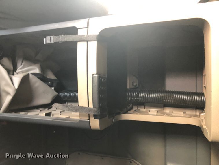 image for item DN2001 2015 Freightliner Cascadia 125  semi truck