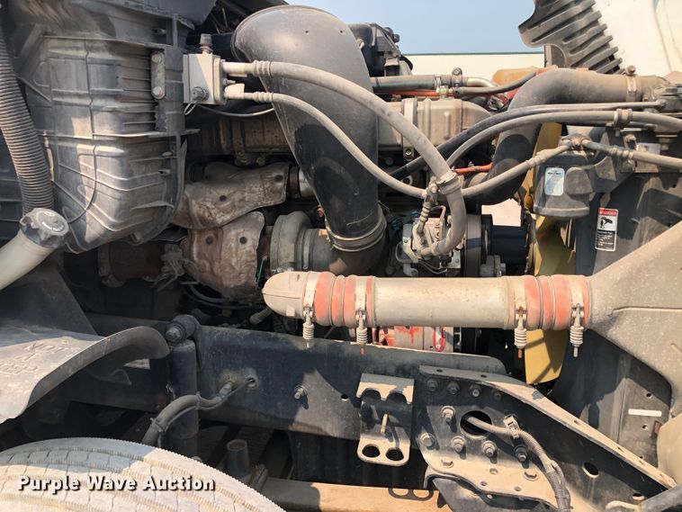 image for item DN2001 2015 Freightliner Cascadia 125  semi truck