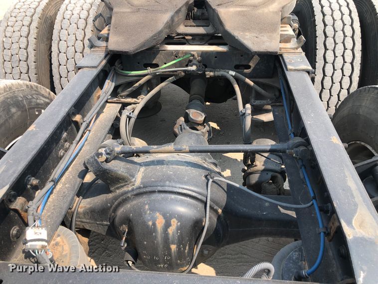 image for item DN2001 2015 Freightliner Cascadia 125  semi truck