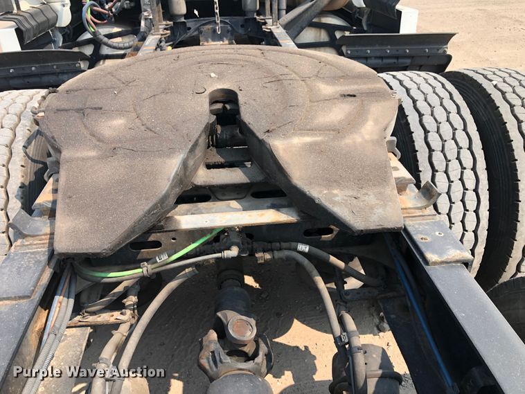 image for item DN2001 2015 Freightliner Cascadia 125  semi truck