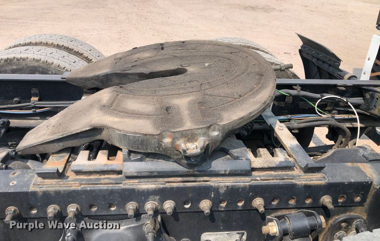 image for item DN2001 2015 Freightliner Cascadia 125  semi truck