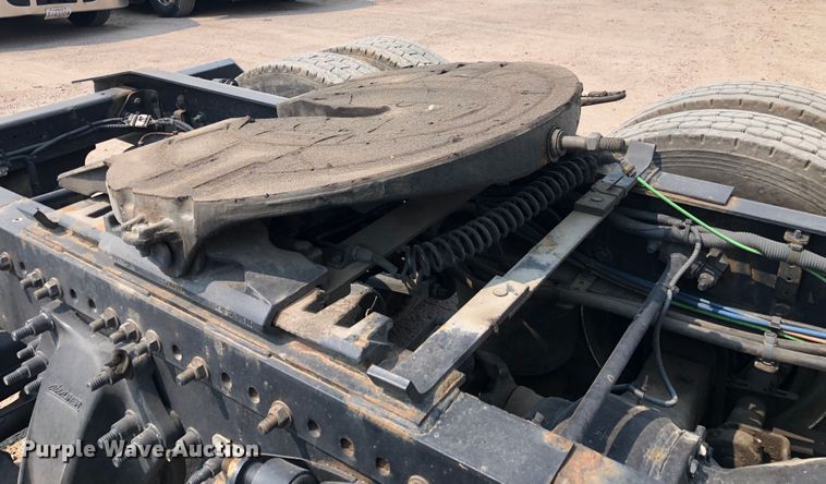 image for item DN2001 2015 Freightliner Cascadia 125  semi truck