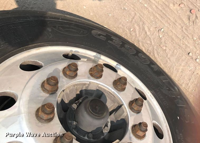 image for item DN2001 2015 Freightliner Cascadia 125  semi truck