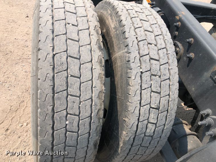 image for item DN2001 2015 Freightliner Cascadia 125  semi truck