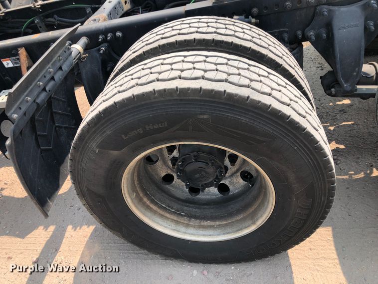 image for item DN2001 2015 Freightliner Cascadia 125  semi truck