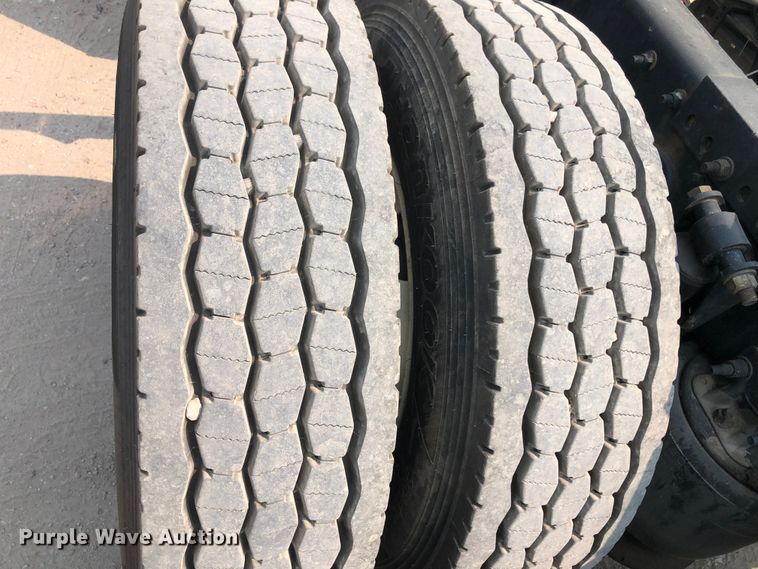 image for item DN2001 2015 Freightliner Cascadia 125  semi truck