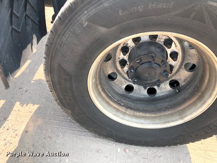 image for item DN2001 2015 Freightliner Cascadia 125  semi truck