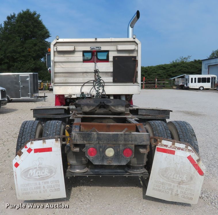 image for item FP9360 2003 Sterling LT9500  semi truck