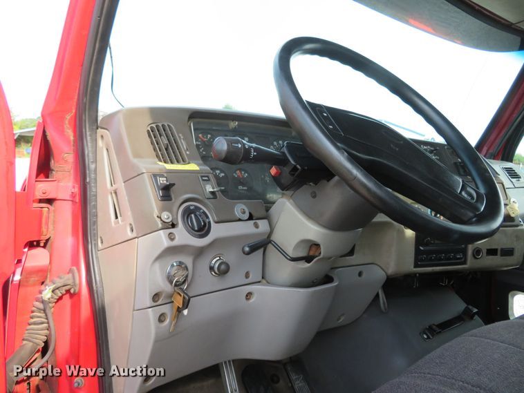 image for item FP9360 2003 Sterling LT9500  semi truck