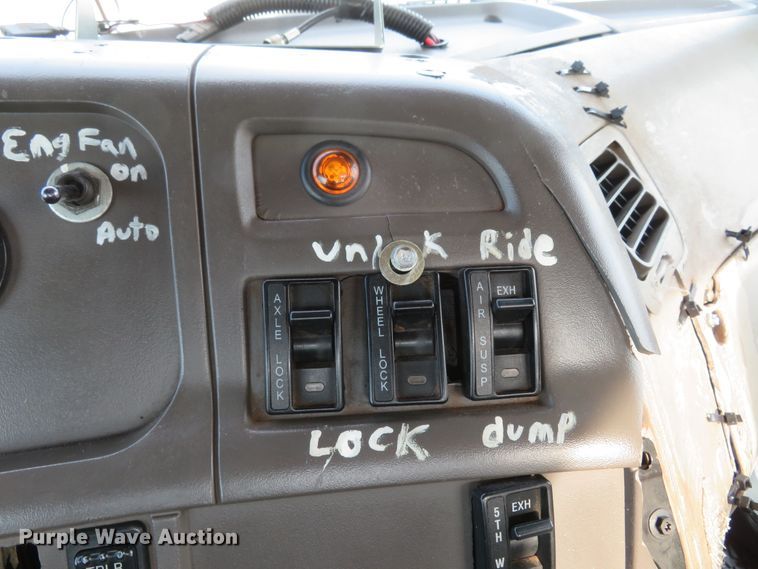 image for item FP9360 2003 Sterling LT9500  semi truck