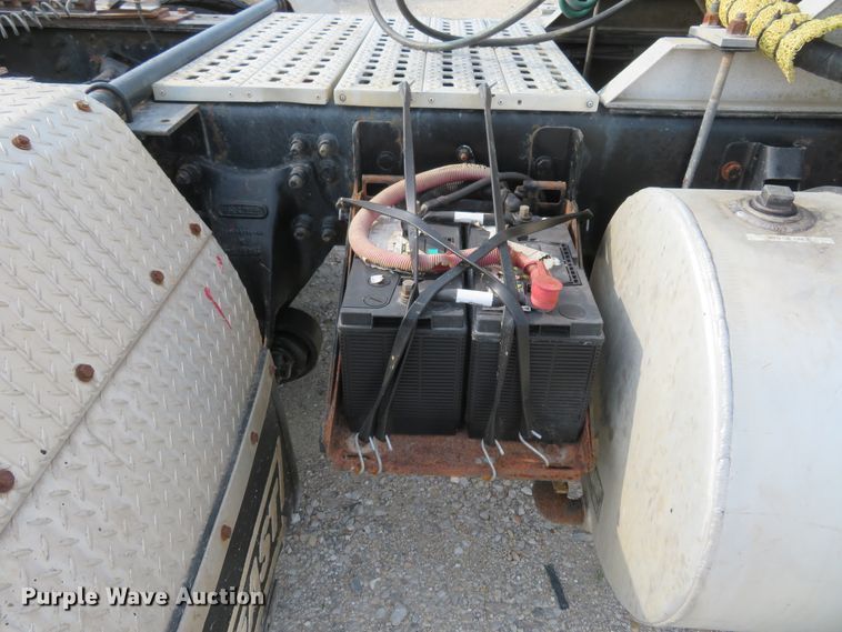 image for item FP9360 2003 Sterling LT9500  semi truck