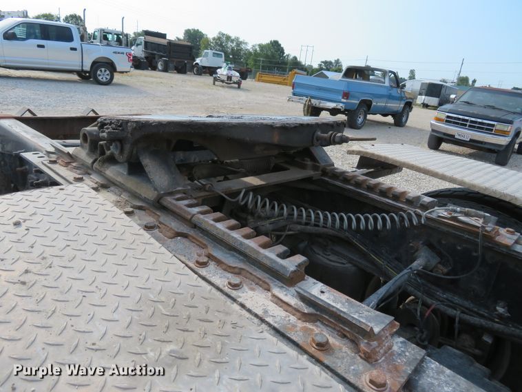 image for item FP9360 2003 Sterling LT9500  semi truck