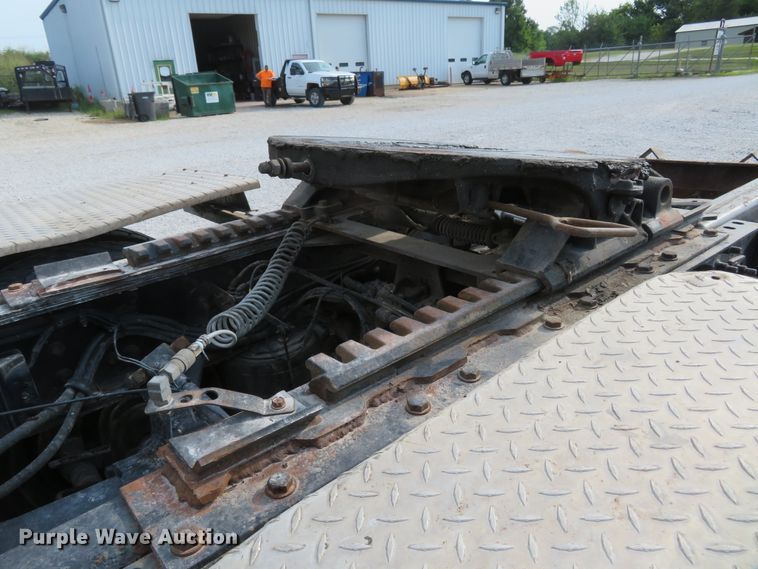 image for item FP9360 2003 Sterling LT9500  semi truck