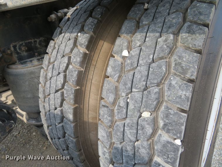 image for item FP9360 2003 Sterling LT9500  semi truck