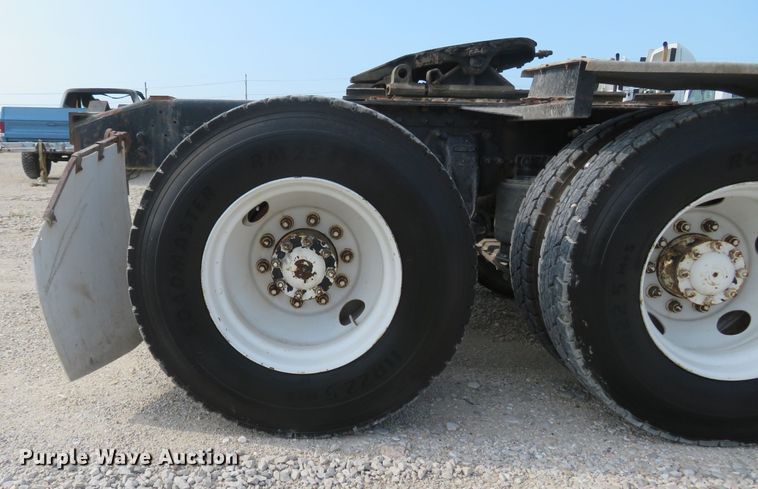 image for item FP9360 2003 Sterling LT9500  semi truck