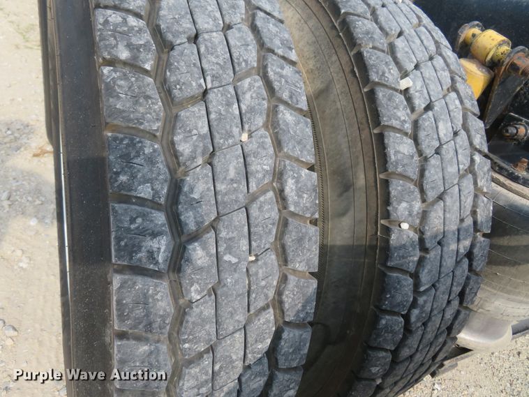 image for item FP9360 2003 Sterling LT9500  semi truck