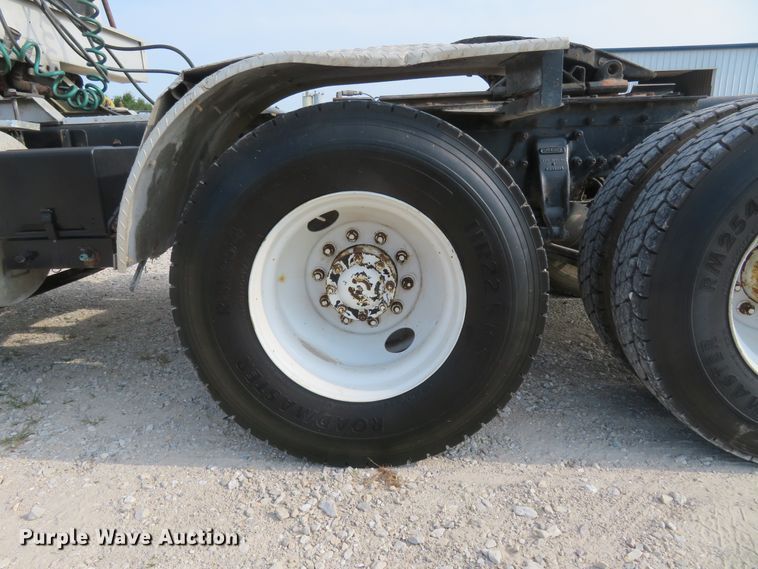 image for item FP9360 2003 Sterling LT9500  semi truck