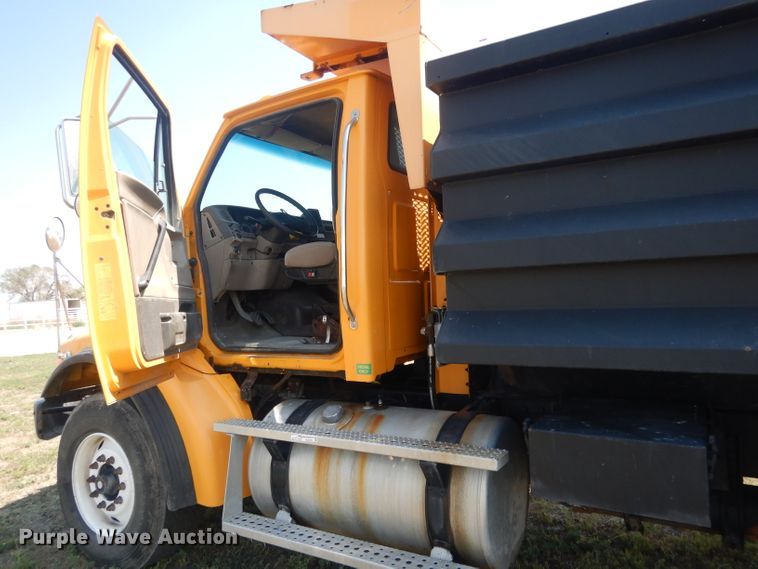 image for item HU9256 2006 Sterling LT7500  dump truck