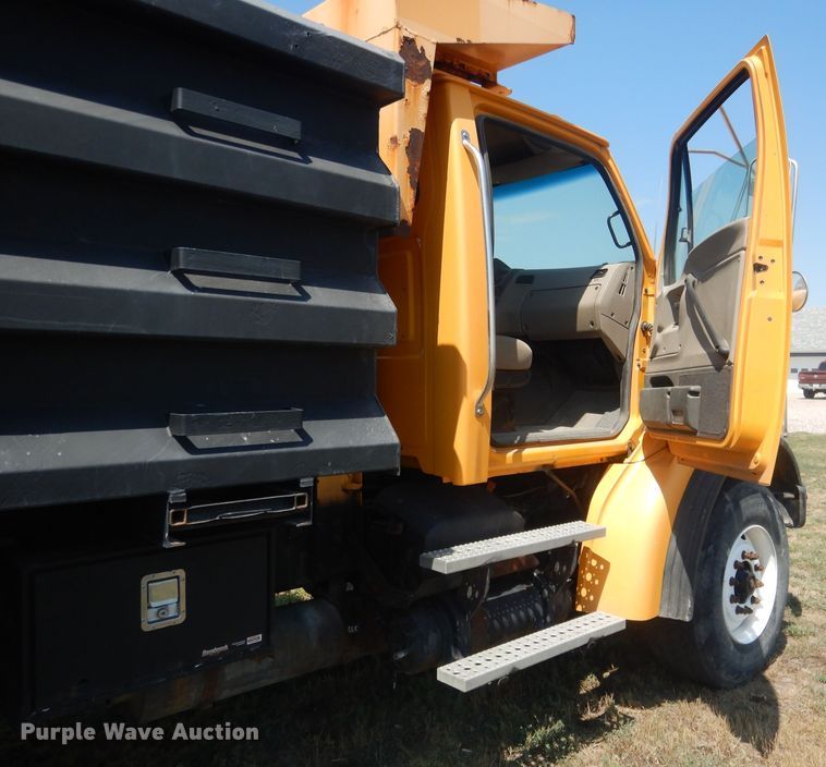 image for item HU9256 2006 Sterling LT7500  dump truck