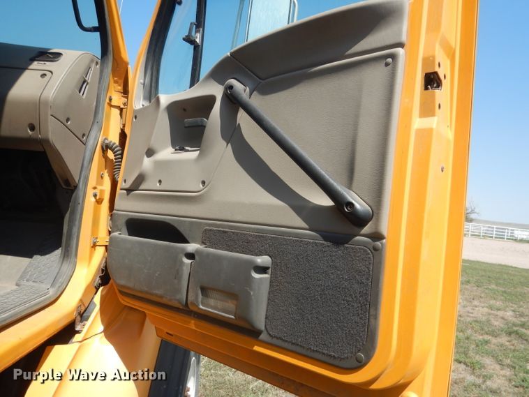 image for item HU9256 2006 Sterling LT7500  dump truck