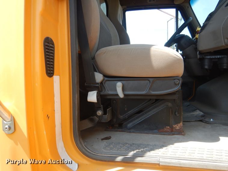 image for item HU9256 2006 Sterling LT7500  dump truck