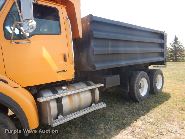 image for item HU9256 2006 Sterling LT7500  dump truck