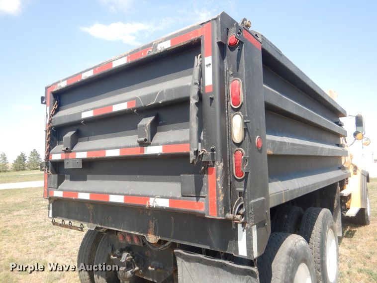 image for item HU9256 2006 Sterling LT7500  dump truck