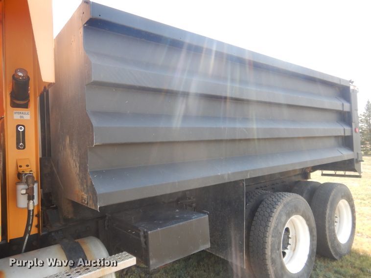 image for item HU9256 2006 Sterling LT7500  dump truck