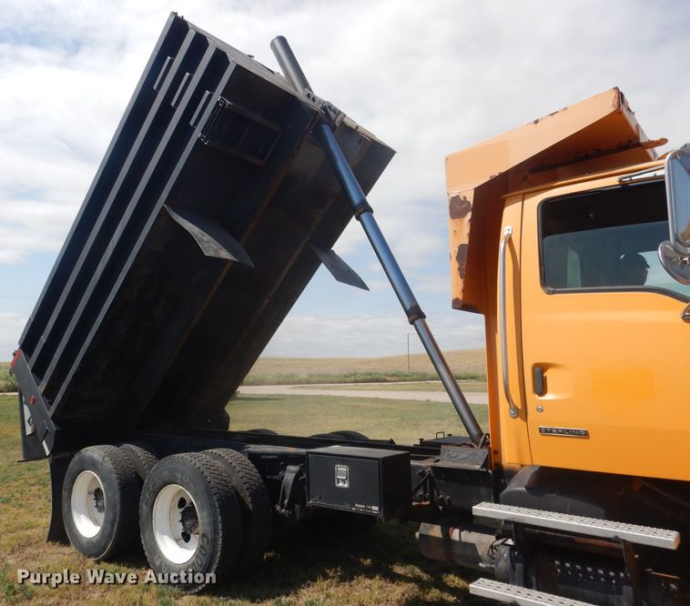 image for item HU9256 2006 Sterling LT7500  dump truck