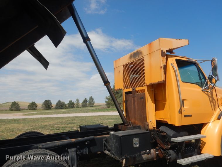 image for item HU9256 2006 Sterling LT7500  dump truck