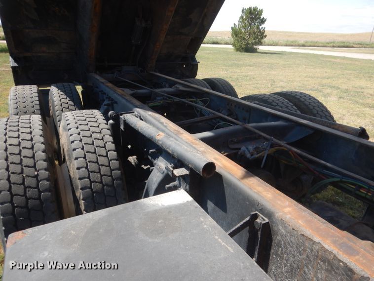 image for item HU9256 2006 Sterling LT7500  dump truck