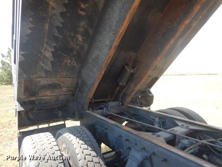 image for item HU9256 2006 Sterling LT7500  dump truck