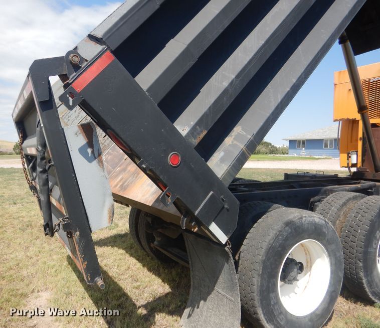 image for item HU9256 2006 Sterling LT7500  dump truck