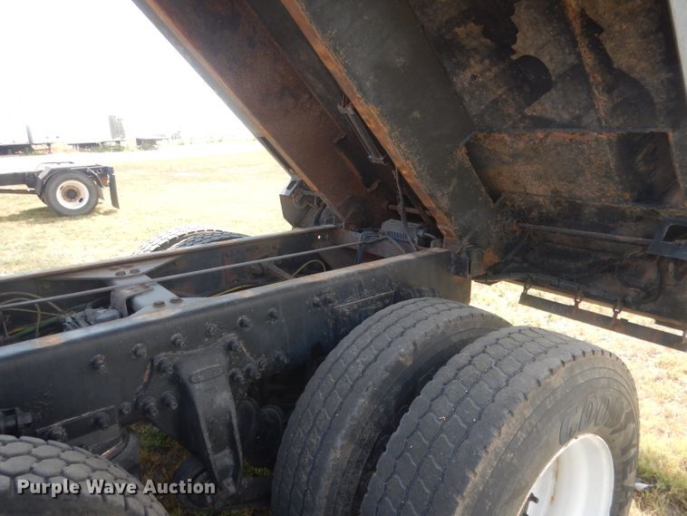 image for item HU9256 2006 Sterling LT7500  dump truck