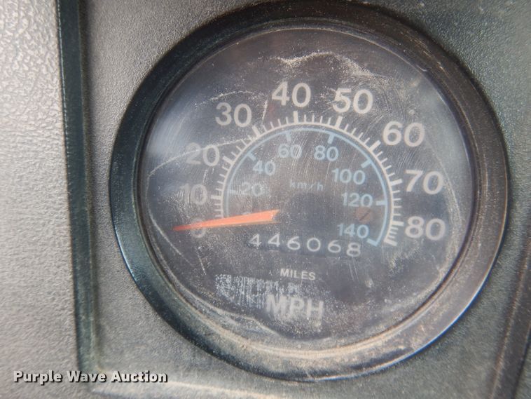 image for item HU9257 1978 International 2275  truck cab and chassis