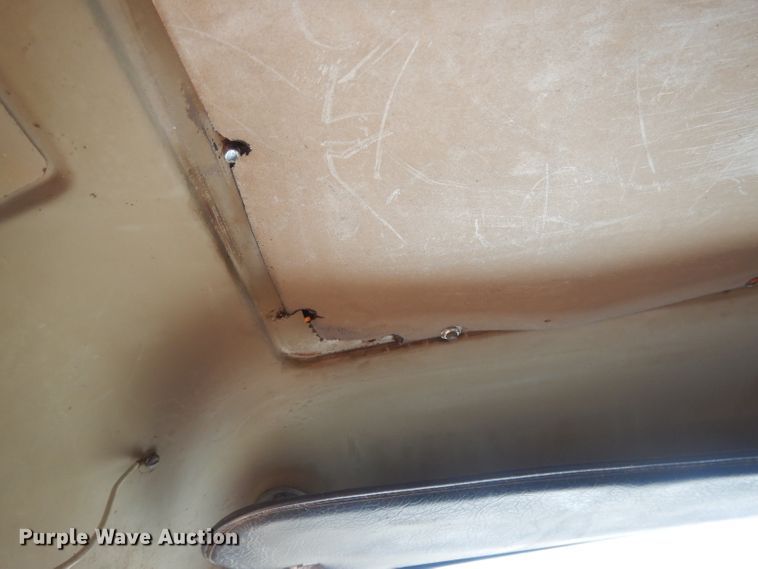 image for item HU9257 1978 International 2275  truck cab and chassis