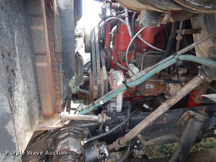 image for item HU9257 1978 International 2275  truck cab and chassis