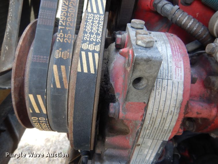 image for item HU9257 1978 International 2275  truck cab and chassis