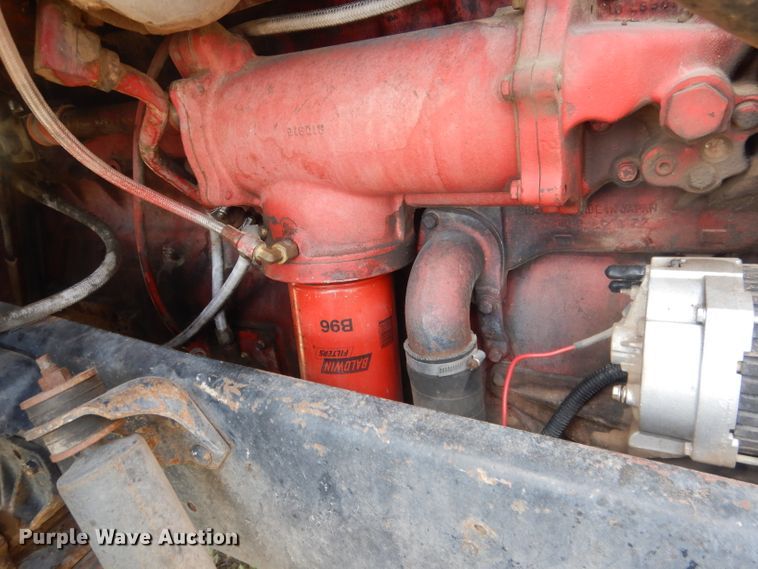 image for item HU9257 1978 International 2275  truck cab and chassis