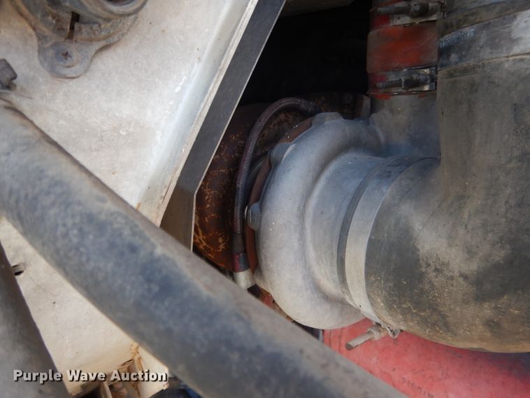 image for item HU9257 1978 International 2275  truck cab and chassis