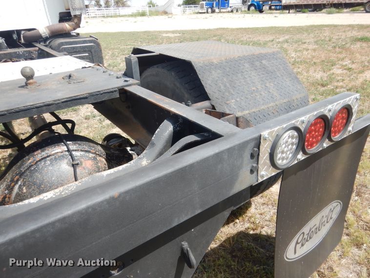 image for item HU9257 1978 International 2275  truck cab and chassis