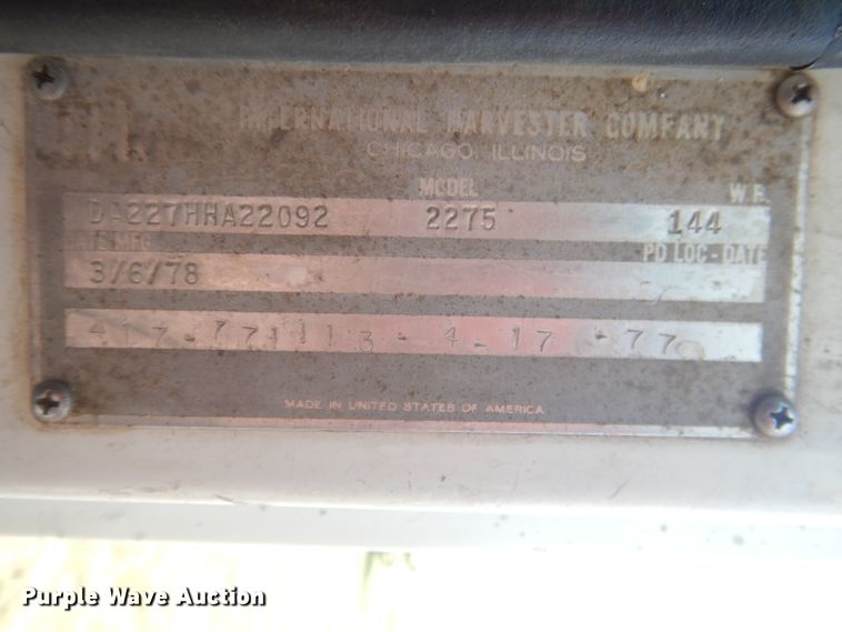 image for item HU9257 1978 International 2275  truck cab and chassis