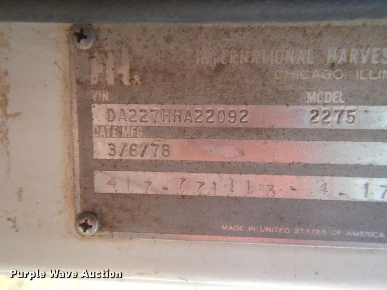 image for item HU9257 1978 International 2275  truck cab and chassis