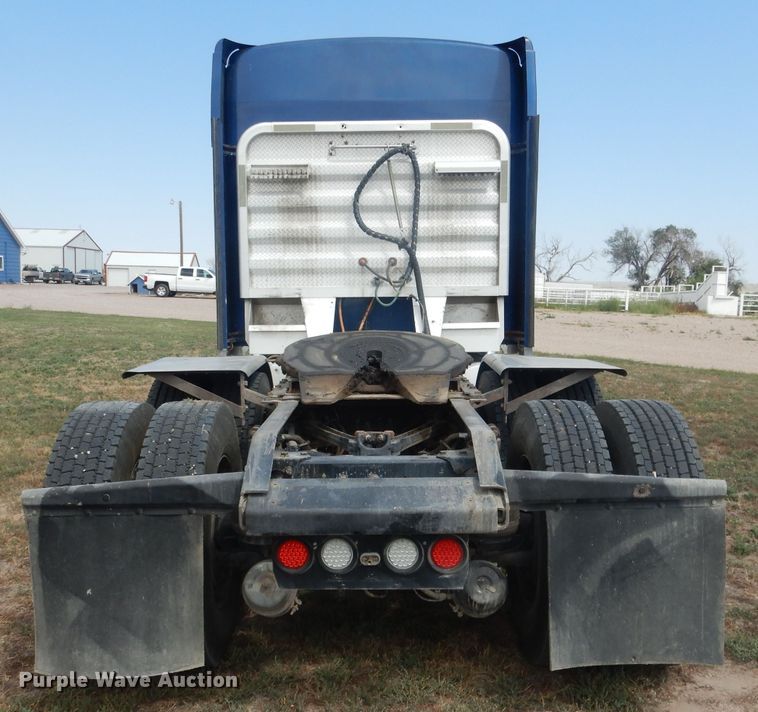 image for item HU9258 2007 Kenworth W900  semi truck