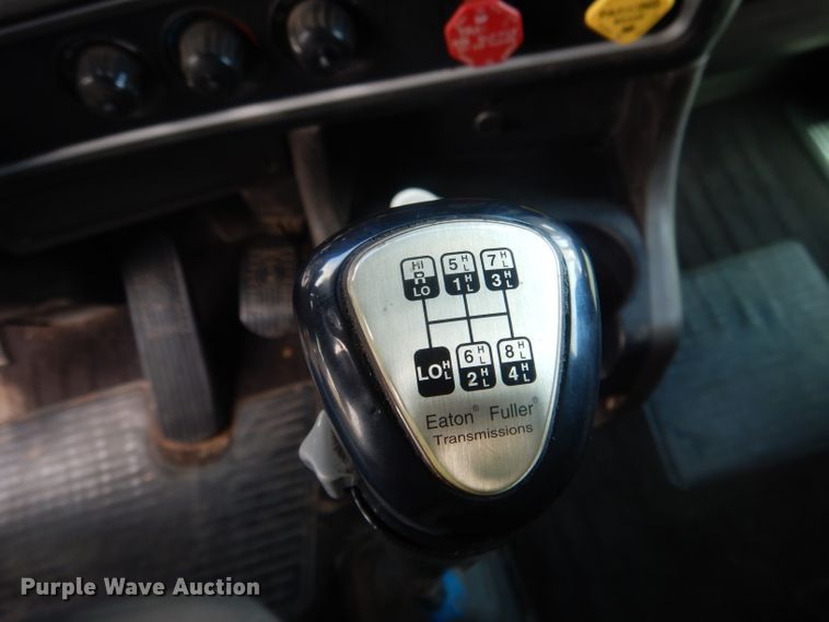 image for item HU9258 2007 Kenworth W900  semi truck