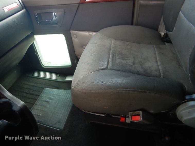 image for item HU9258 2007 Kenworth W900  semi truck