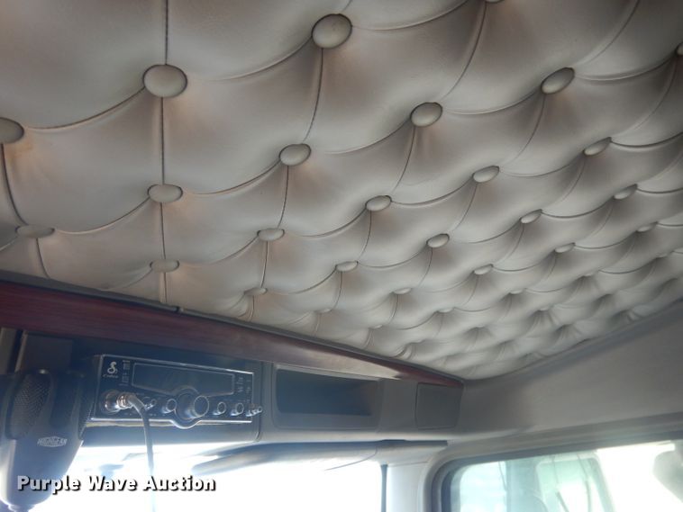 image for item HU9258 2007 Kenworth W900  semi truck