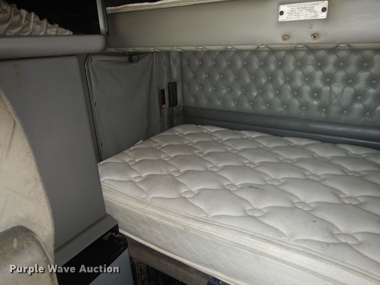 image for item HU9258 2007 Kenworth W900  semi truck