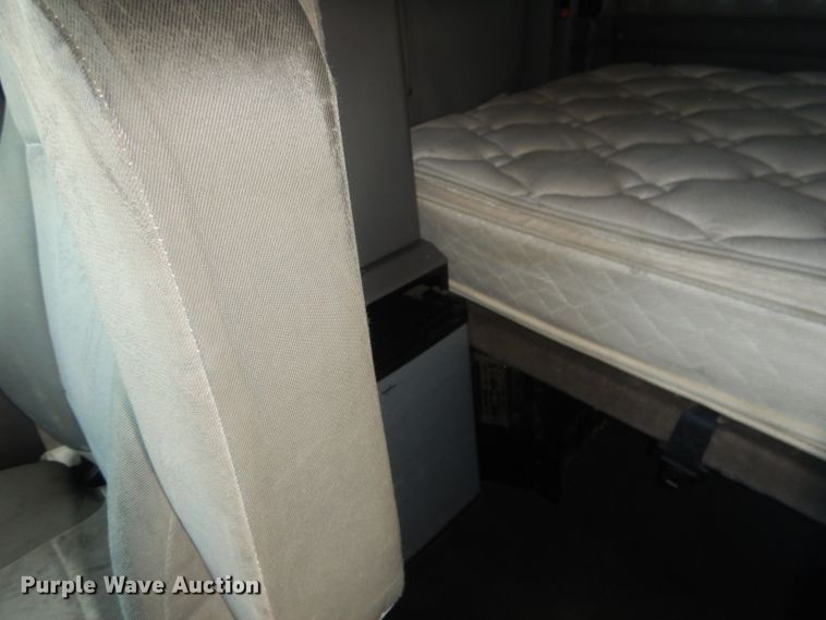 image for item HU9258 2007 Kenworth W900  semi truck